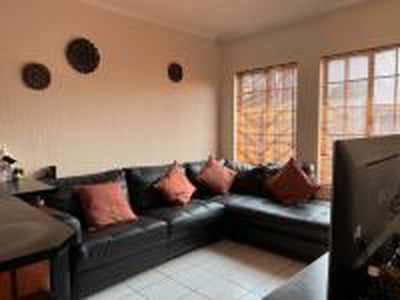 2 Bedroom Simplex for Sale For Sale in Bezuidenhout Valley -