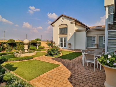 3 Bedroom House For Sale in Midstream Estate