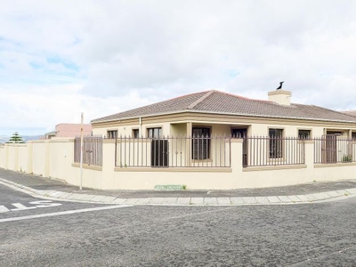 3 Bedroom house rented in Pelican Heights, Cape Town