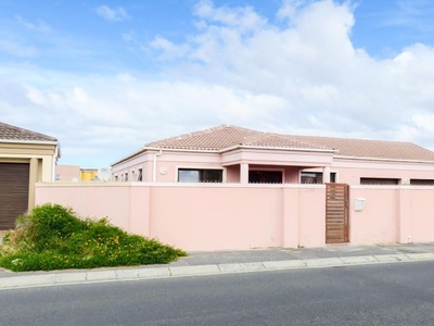 3 Bedroom house rented in Pelican Heights, Cape Town