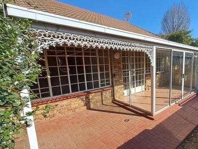 Townhouse For Sale In Krugersdorp North, Krugersdorp