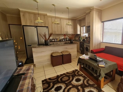 2 Bedroom cottage to rent in Florida Park, Roodepoort
