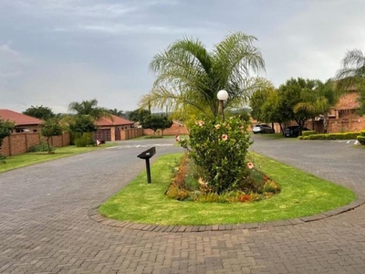 3 Bedroom duplex townhouse - sectional to rent in Willow Park Manor, Pretoria