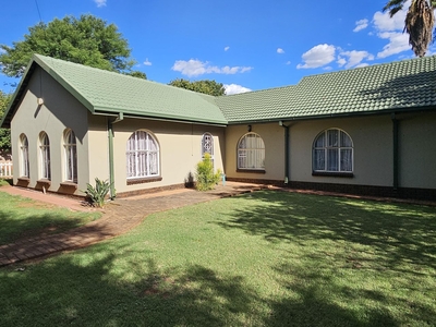 3 Bedroom Freehold For Sale in Clayville