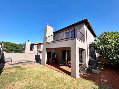 3 Bedroom Townhouse For Sale in Highveld