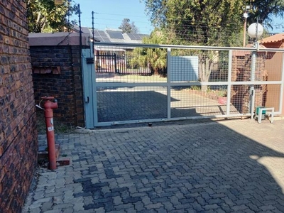 3 Bedroom townhouse - sectional for sale in Croydon, Kempton Park
