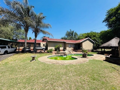 5 Bedroom House For Sale in Mimosa Park