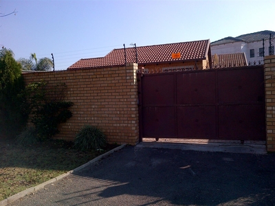 A beautiful 3 bedrooms house available to rent in Philip Nel park. PTA WEST