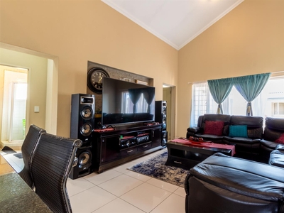 Apartment For Sale in Parktown North