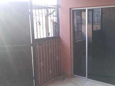 Garden flat with 2 bedrooms and kitchen in Pretoria west
