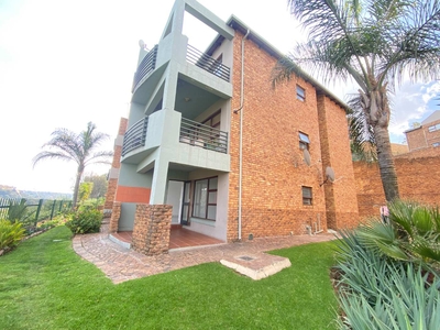 Townhouse For Sale in Bassonia