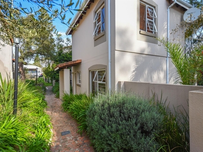 Townhouse For Sale in Douglasdale