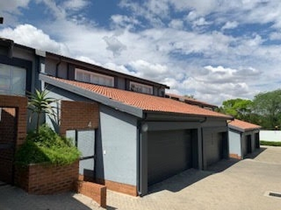Townhouse For Sale in Rivonia