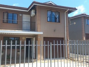 3 Bed Duplex in Effingham