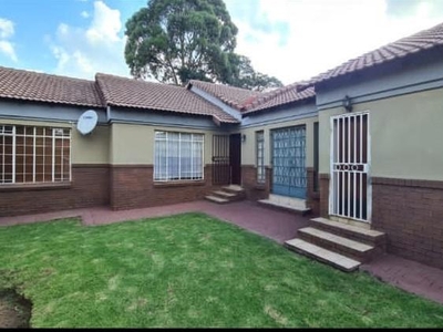 3 Bed Townhouse/Cluster For Rent Reyno Ridge Witbank