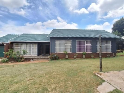 3 Bedroom House For Sale in Castleview