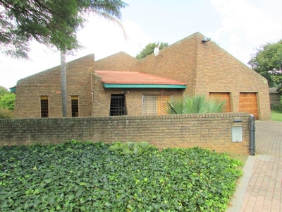 3 Bedroom House For Sale in Helikonpark