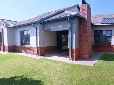 3 Bedroom Townhouse For Sale in Amberfield