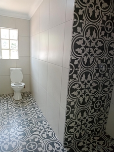 1 bedroom 2 bathroom garden cottage in Vastfontein near Murrayhill N1 offramp
