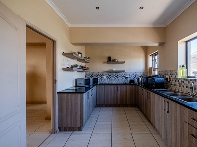 10 Bedroom House for sale in Summerstrand - 20 Admiralty Crescent