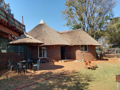 2 Bed Rondawel to let in TIERPOORT Garsfontein Rd side