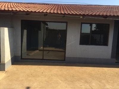 A Large, Comfortably Room, Bathroom and parking - Vosloorus