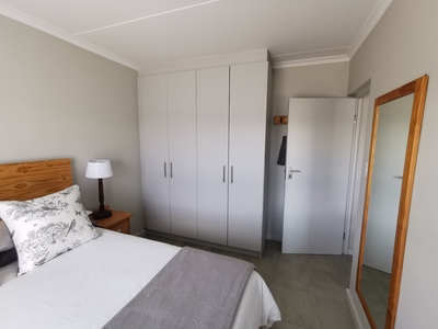 Flat to rent in rosebank from april
