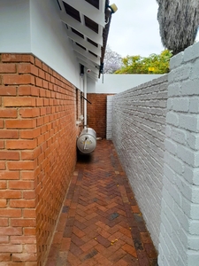 Impeccable One Bedroom Garden Cottage (Observatory, Johannesburg)