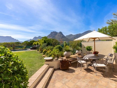 Townhouse For Sale in Hout Bay Central