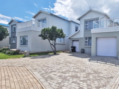Townhouse For Sale in PINNACLE POINT GOLF ESTATE
