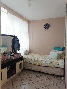 Very neat modern flat with lock up garage in a popular area of the Moot in Preto