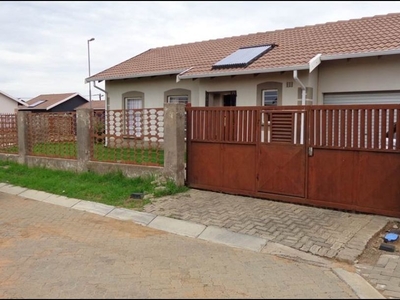 3 Bedroom Freehold For Sale in Raceway