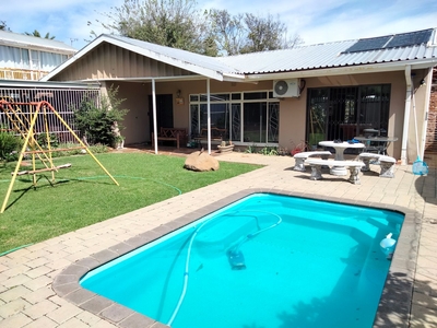 3 Bedroom Freehold For Sale in Uitsig