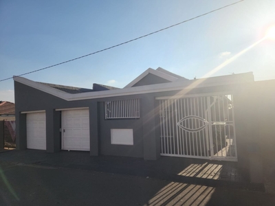 3 Bedroom House For Sale in Diepkloof Zone 5