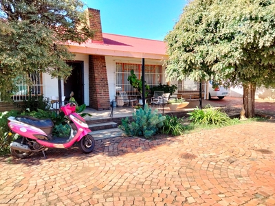4 Bedroom Freehold Sold in Uitsig