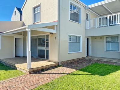 4 Bedroom House For Sale in Klein Brak Rivier