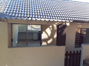 Charming One-Bedroom Garden Cottage for Rent in Rant-en-Dal, Krugersdorp