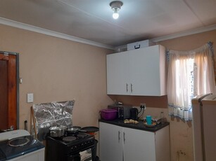 HOUSE TO RENT FOR BUSINESS PALM RIDGE EXT 24 OUT LINE,1km 4RM SKY CITY