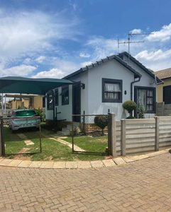 2 Bedroom Townhouse For Sale in Naturena