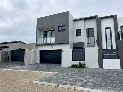 4 Bedroom House For Sale in Sandown