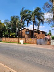 5 bedroom double-storey house to rent in Bedfordview