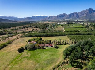 Small Holding for sale with 3 bedrooms, Franschhoek, Franschhoek