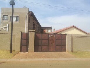 Spacious 1 Bedroom And 1 Bath Apartment In Protea Glen Extension 28, Soweto
