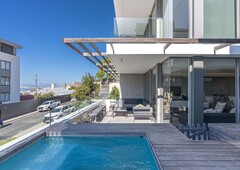 2 bedroom apartment for sale in Green Point (Cape Town)