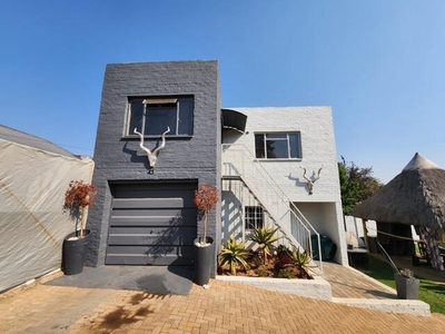 House For Sale In Krugersdorp North, Krugersdorp