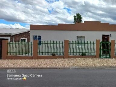 House For Sale In Ladismith, Western Cape