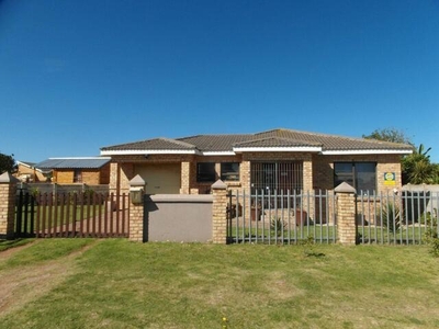 Townhouse For Sale In C Place, Jeffreys Bay