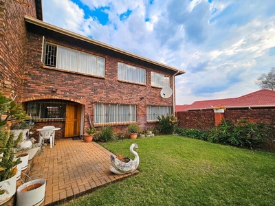 Townhouse For Sale In Faerie Glen, Pretoria