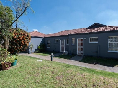 Townhouse For Sale In Linmeyer, Johannesburg