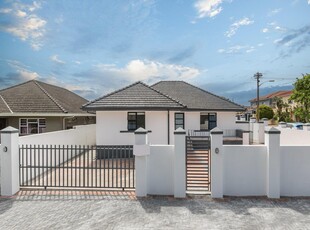 House For Sale in Rondebosch East